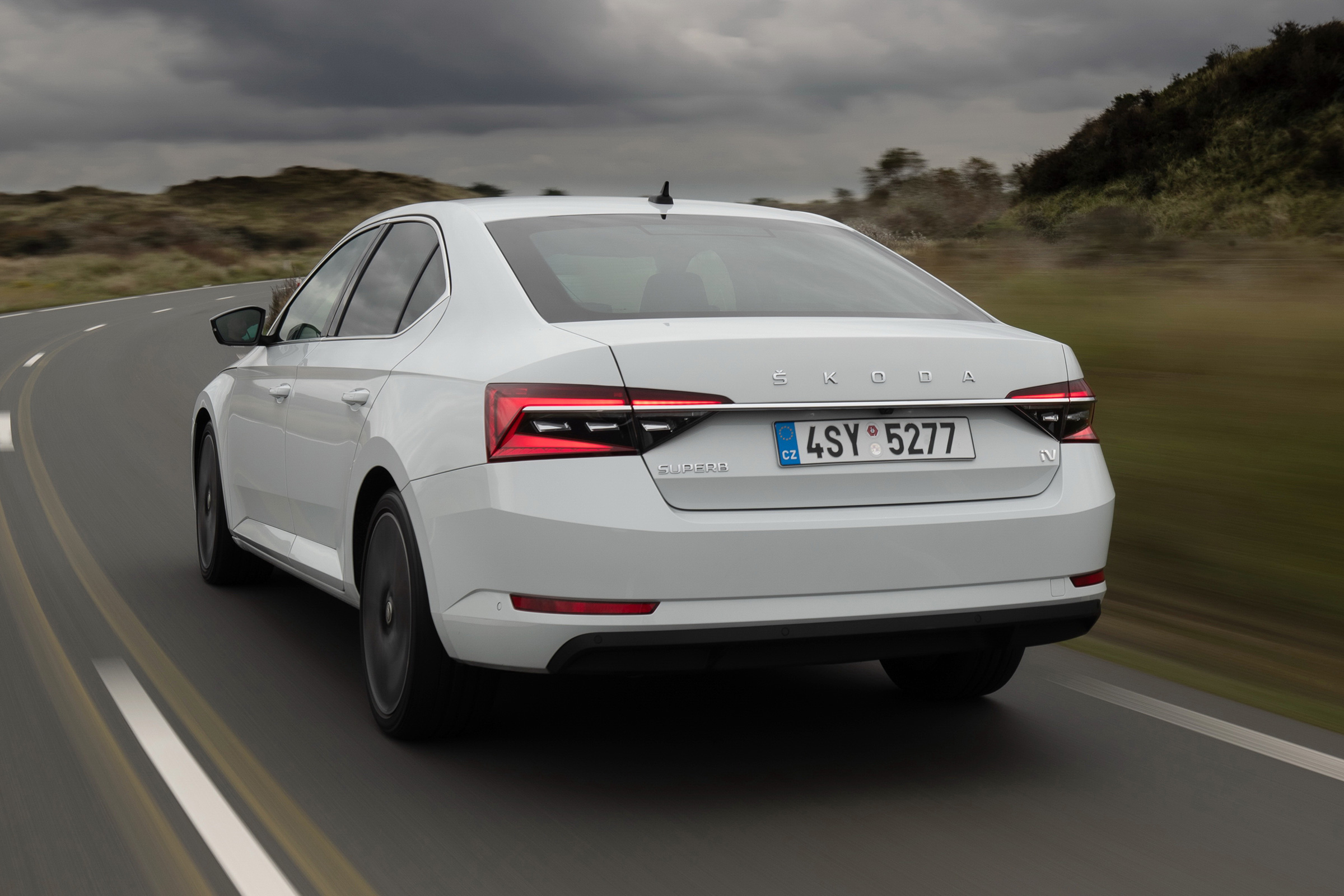 Skoda Superb iV - rear tracking