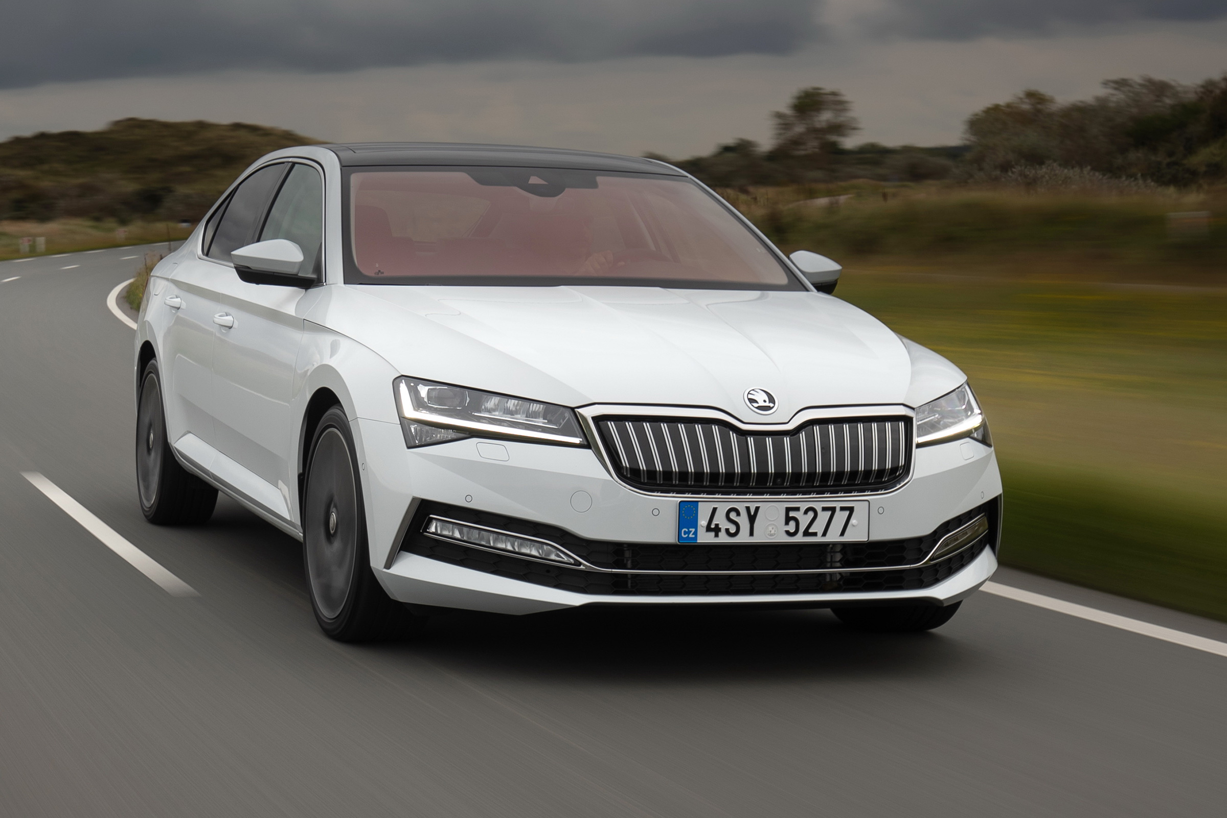 Skoda Superb iV - front tracking
