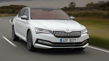 Skoda Superb iV - front tracking