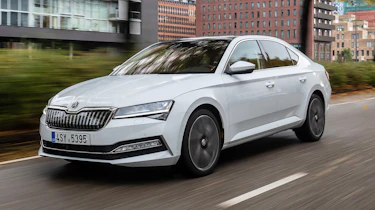 Skoda Superb iV - front tracking