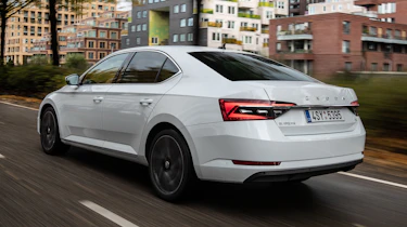 Skoda Superb iV - rear tracking