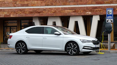 Skoda Superb iV - charging