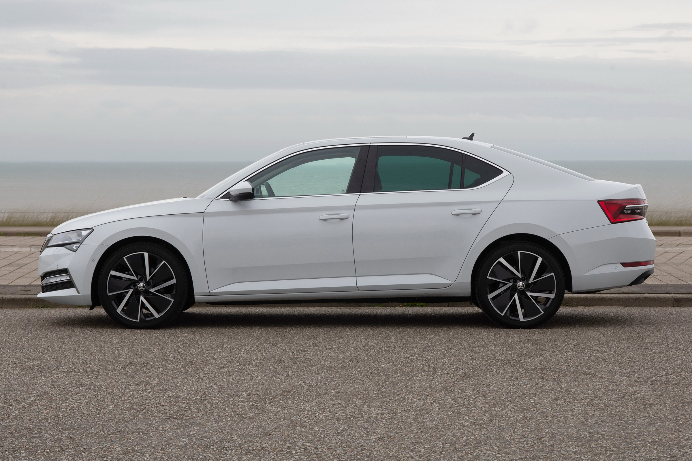 Skoda Superb iV - side static