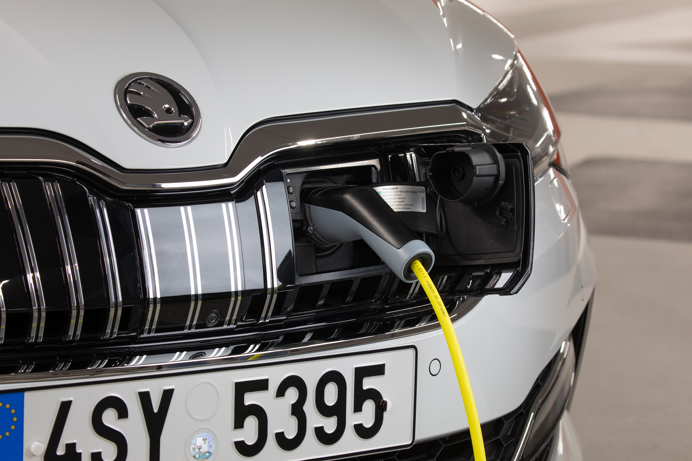 Skoda Superb iV - charging