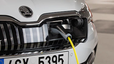 Skoda Superb iV - charging