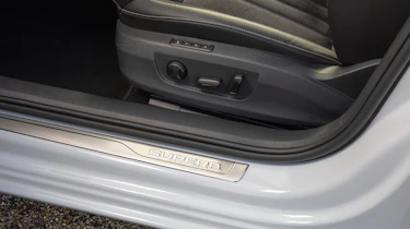 Skoda Superb iV - door sill