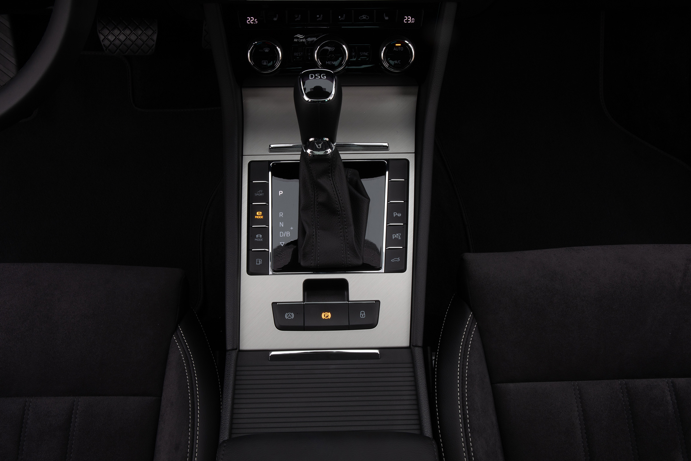 Skoda Superb iV - gear selector