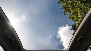 NIO EC6 - panoramic roof