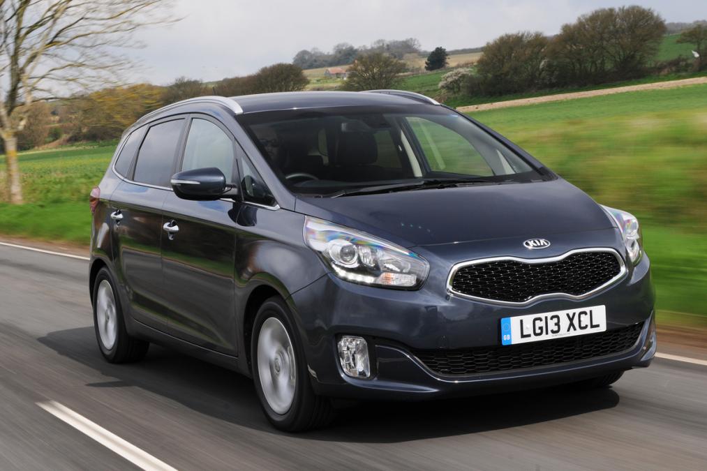 Used Kia Carens - front