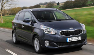 Used Kia Carens - front