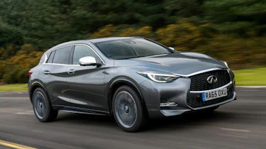 Used Infinti Q30 - front action