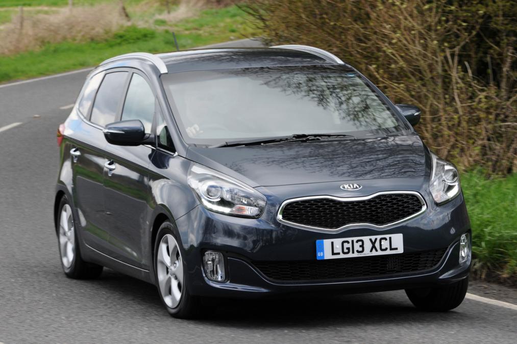 Used Kia Carens - front action