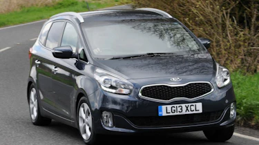 Used Kia Carens - front action