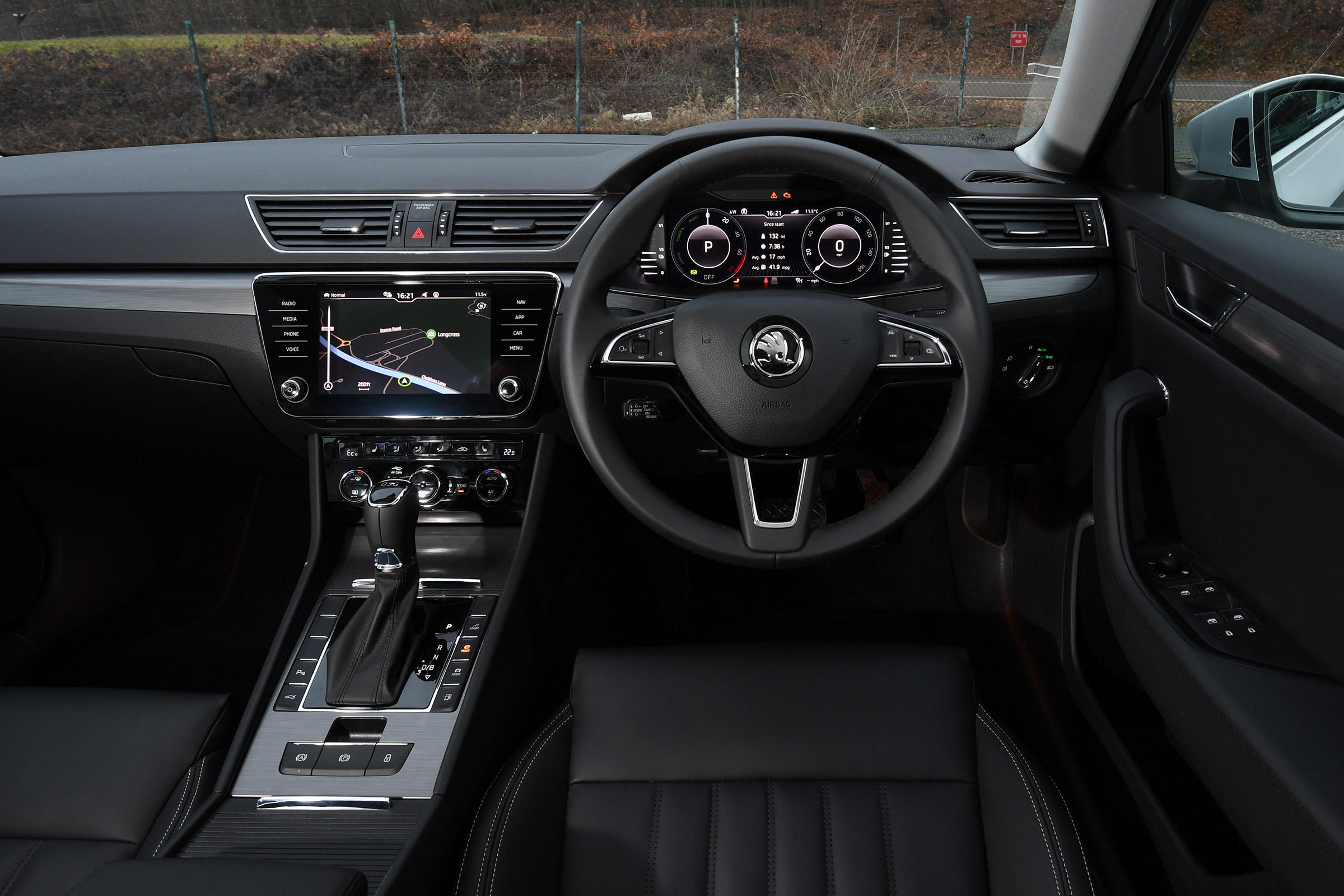Skoda Superb iV Estate - dash