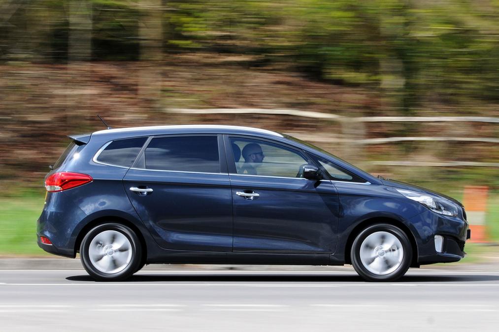 Used Kia Carens - side