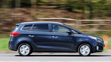 Used Kia Carens - side