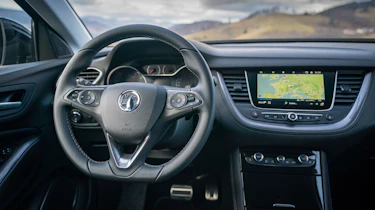 Vauxhall Grandland X Hybrid4 - dash