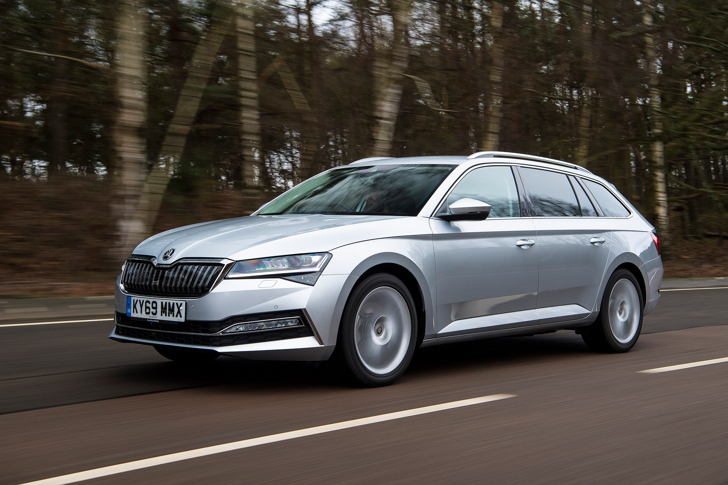 Skoda Superb iV Estate - front tracking