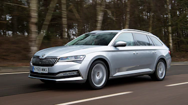 Skoda Superb iV Estate - front tracking