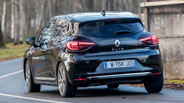 Renault Clio E-Tech - rear action