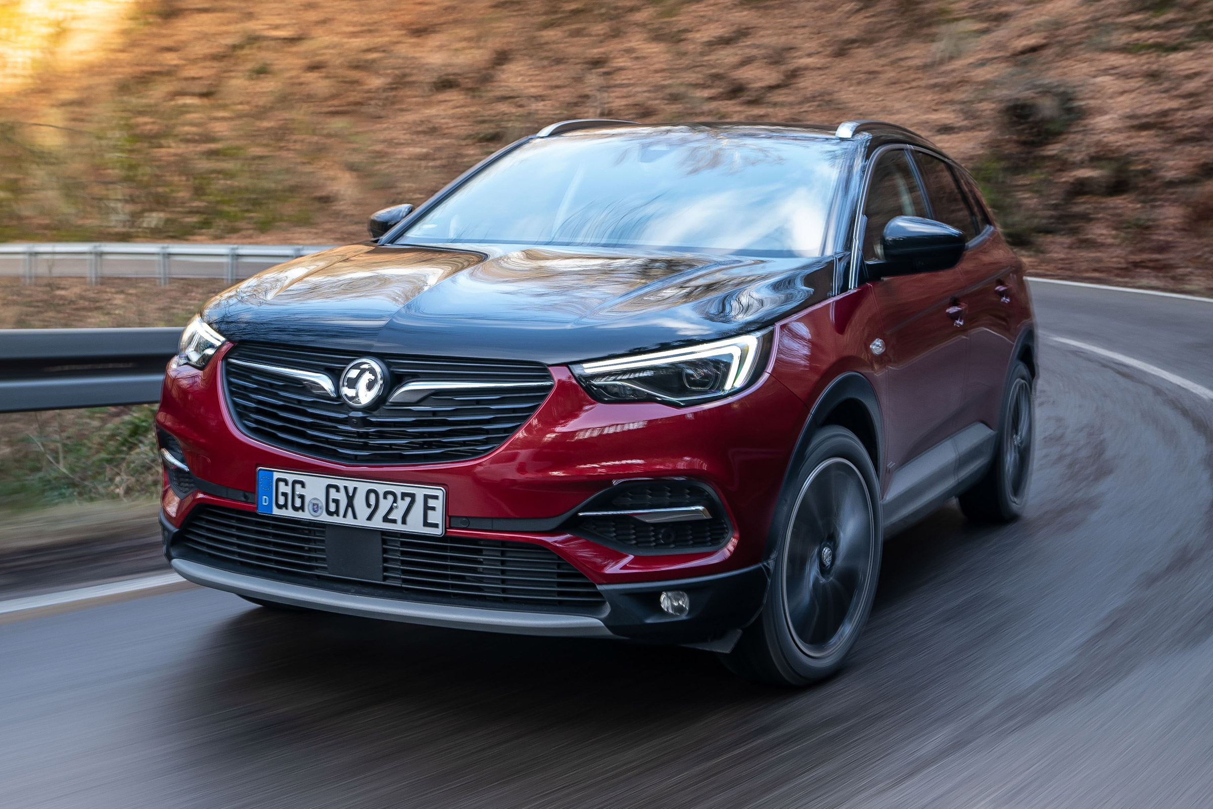 Vauxhall Grandland X Hybrid4 - front cornering