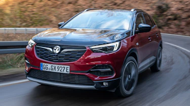 Vauxhall Grandland X Hybrid4 - front cornering