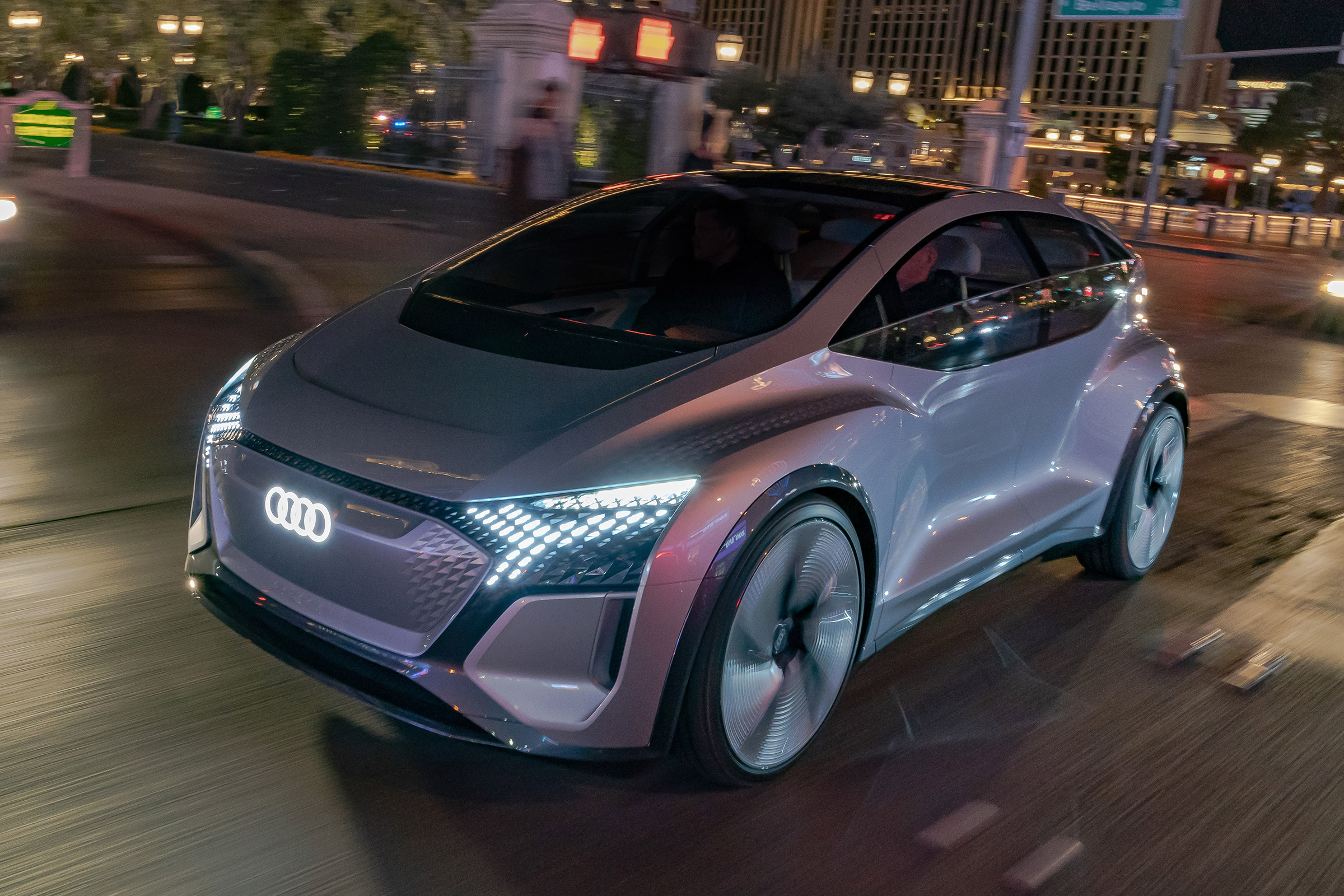 Audi AI:ME concept - front tracking