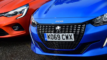 Peugeot 208 vs Renault Clio - front detail
