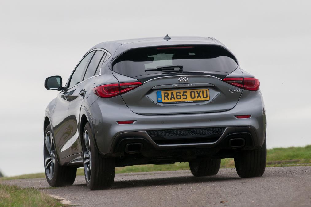 Used Infinti Q30 - rear cornering
