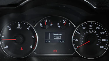 Used Kia Carens - dials