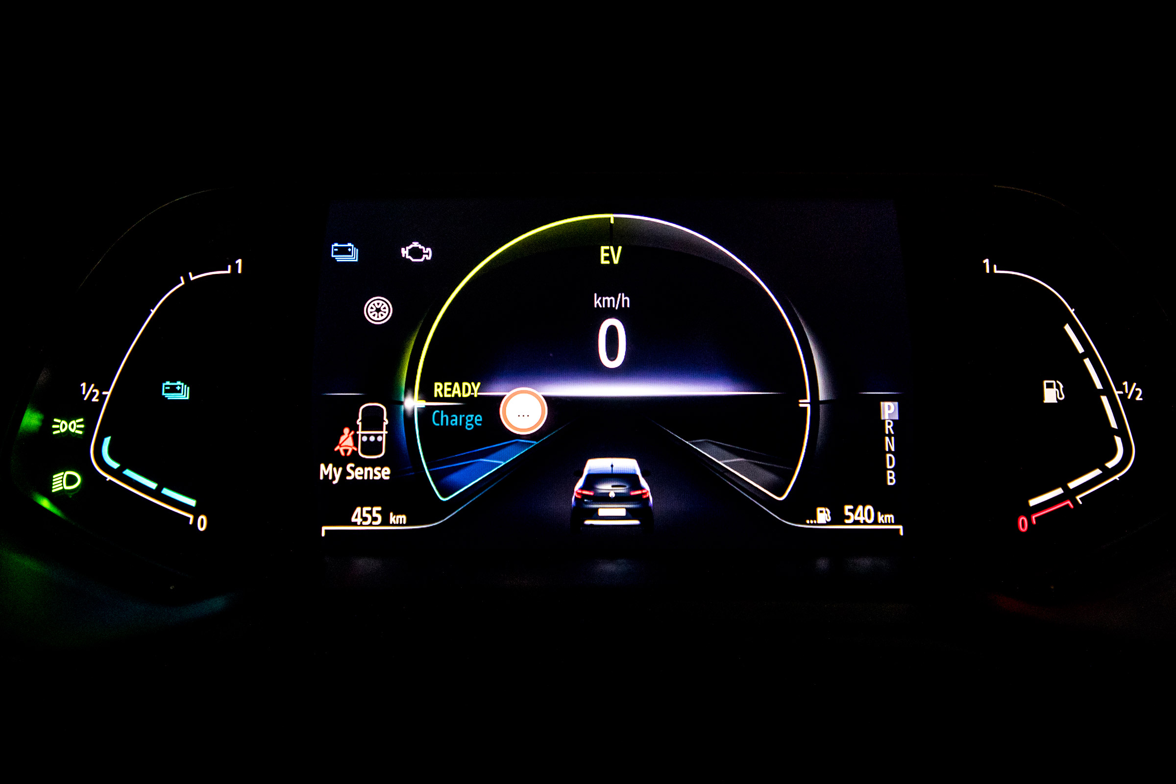 Renault Clio E-Tech - dials