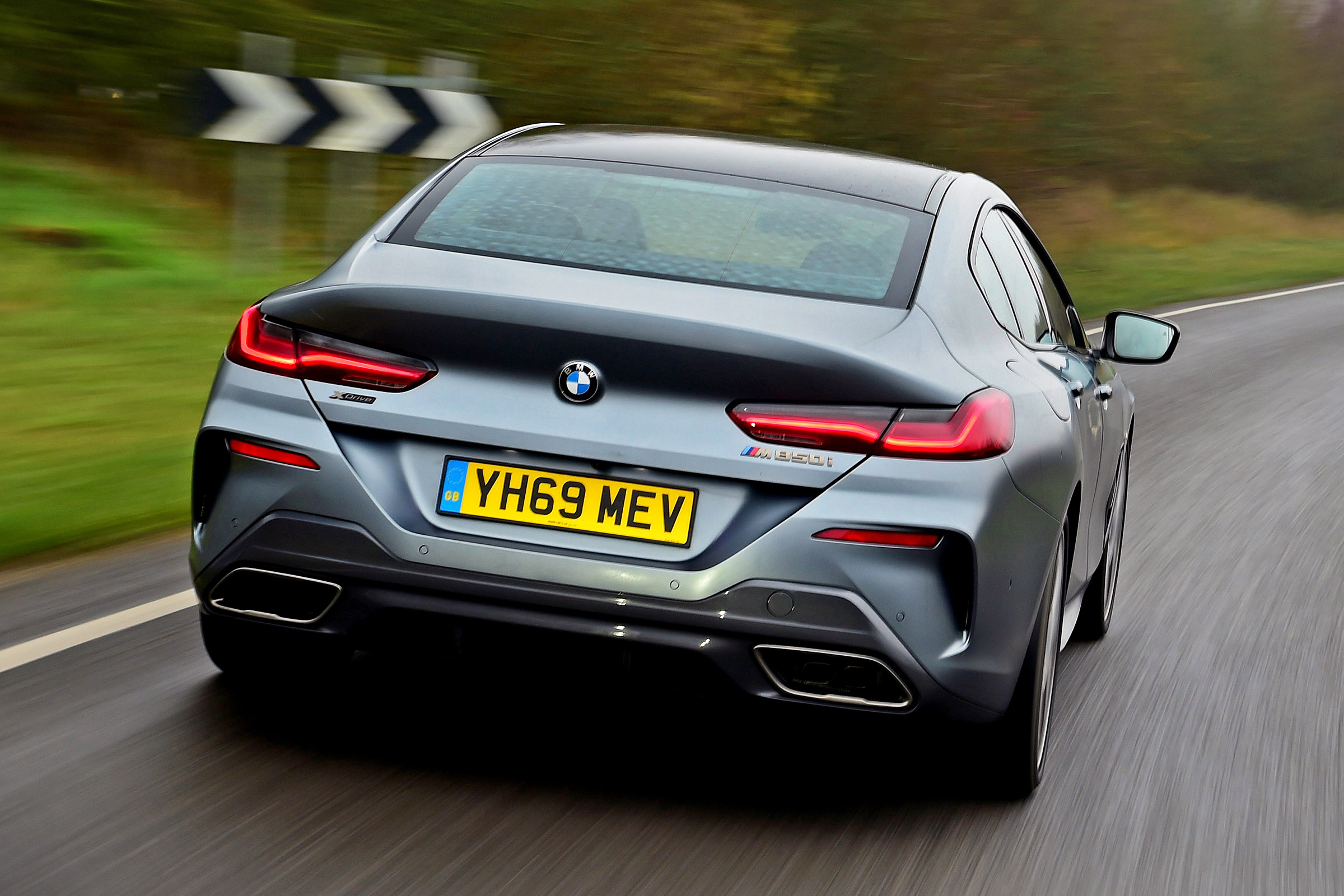 BMW M850i xDrive Gran Coupe - rear tracking