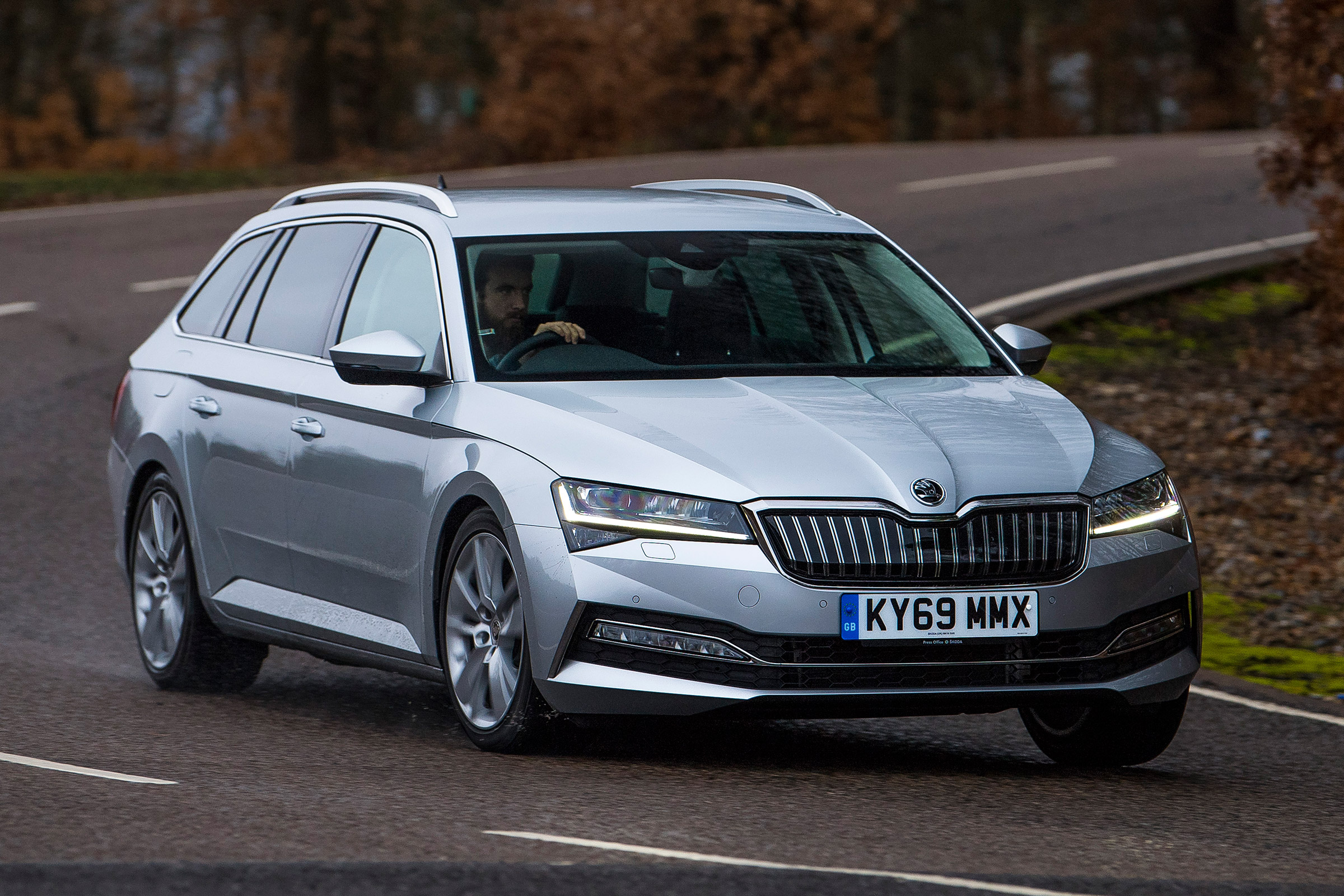 Skoda Superb iV Estate - front cornering