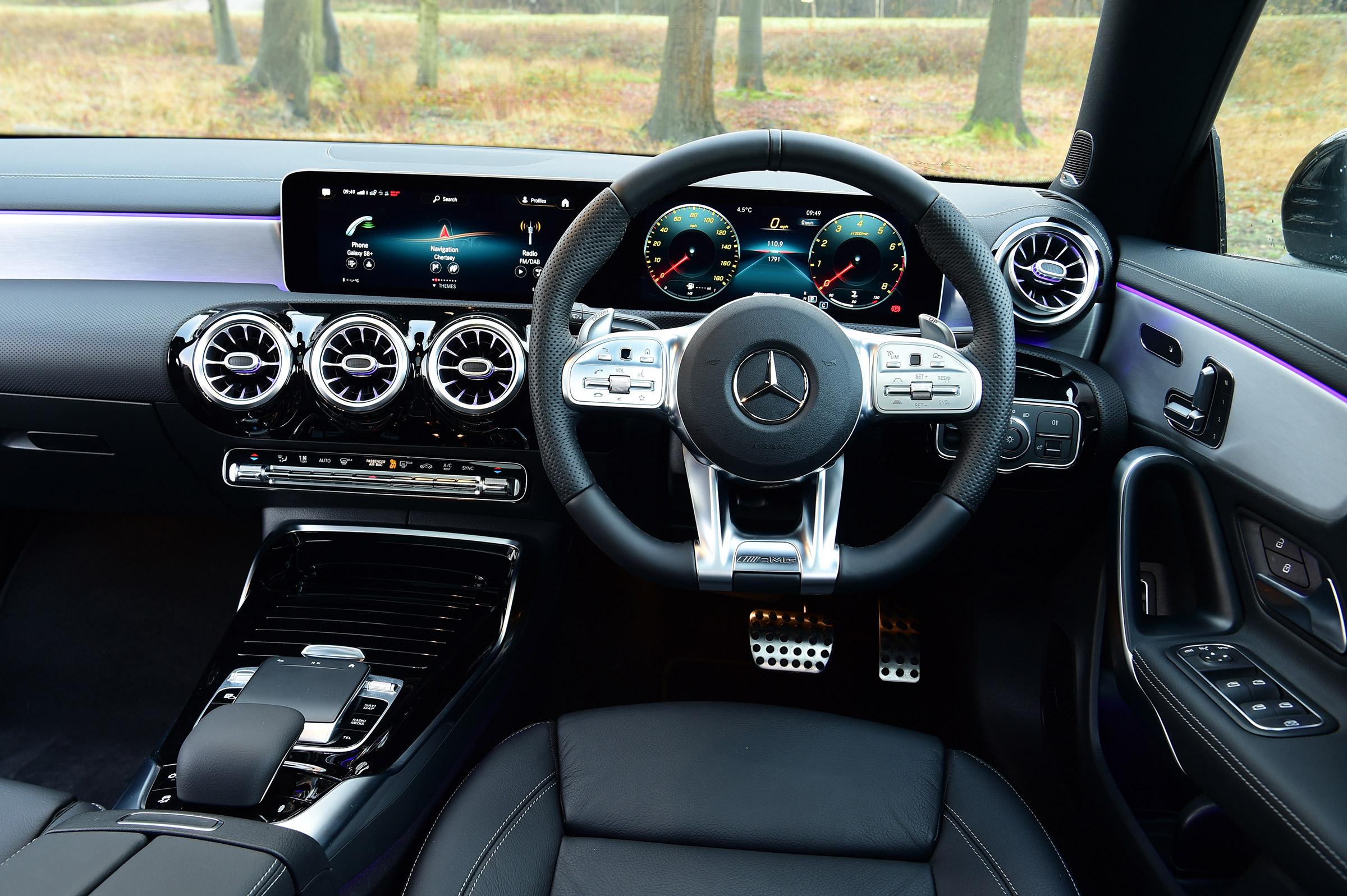Mercedes-AMG CLA 35 - cabin