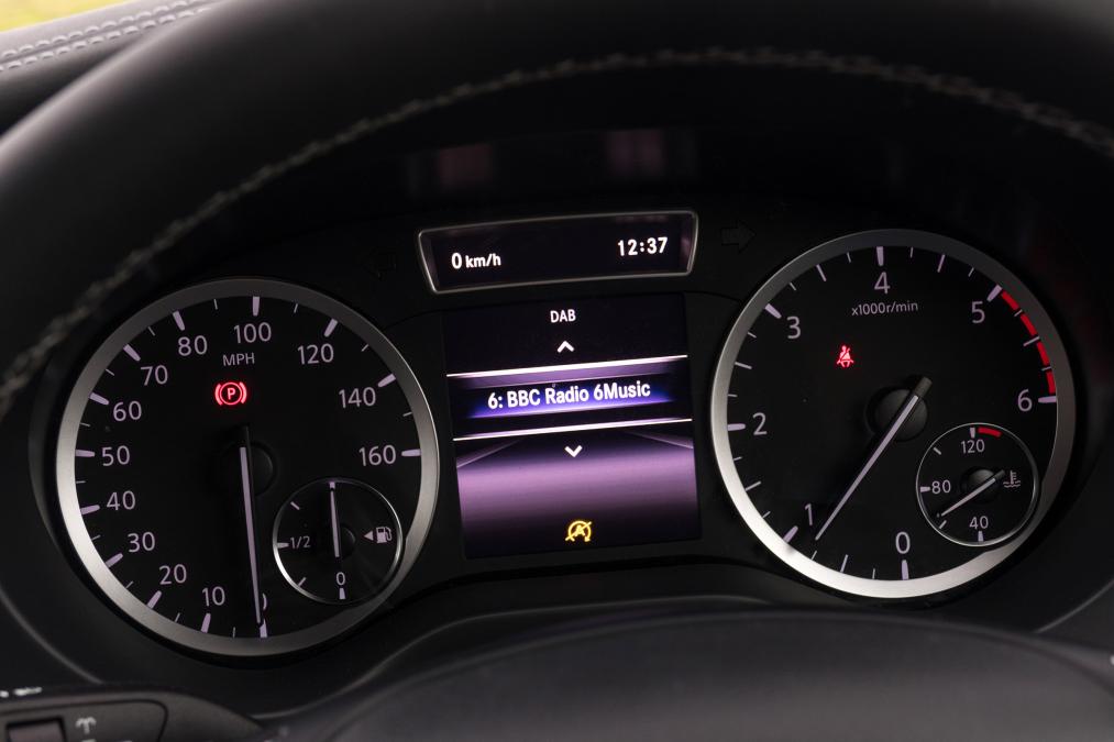 Used Infinti Q30 - dials