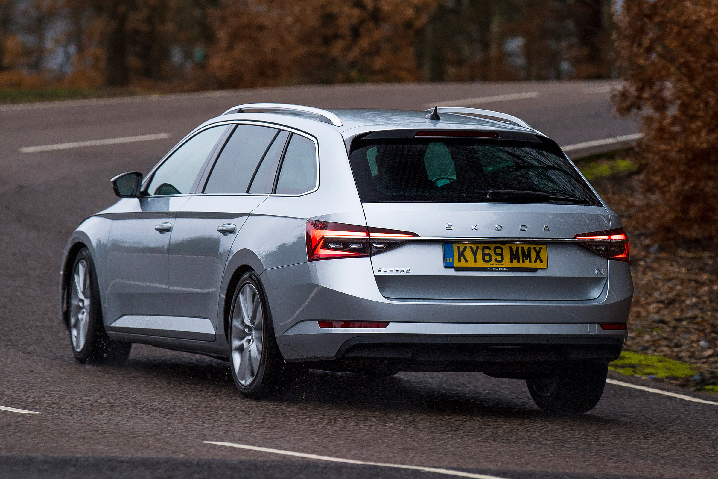 Skoda Superb iV Estate - rear cornering