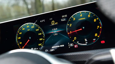 Mercedes-AMG CLA 35 - dials