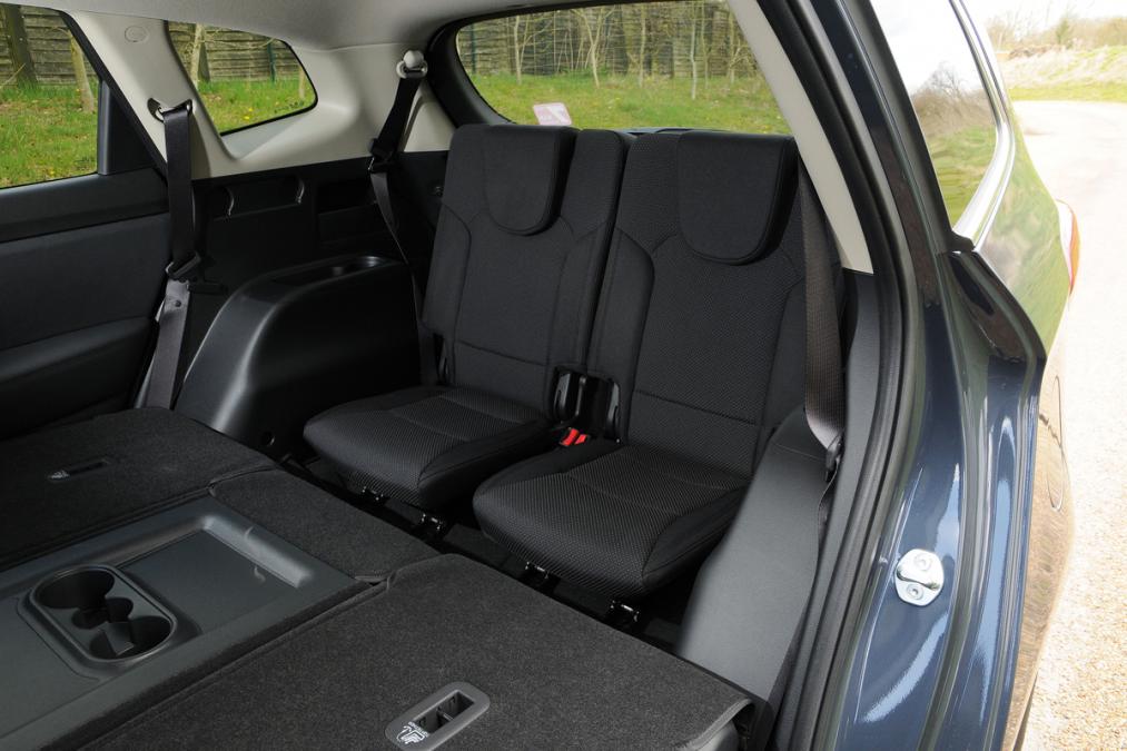Used Kia Carens - back seats