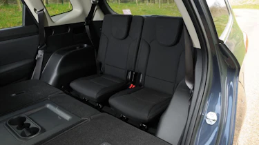 Used Kia Carens - back seats