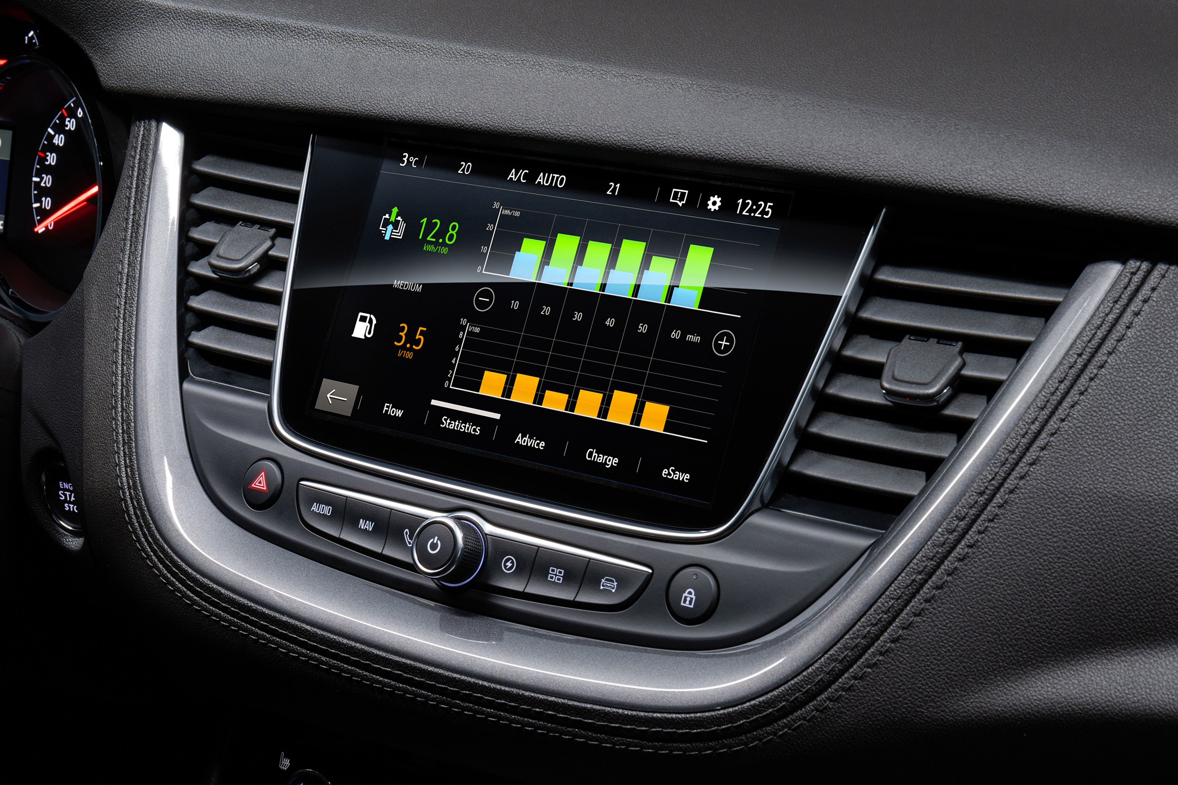Vauxhall Grandland X Hybrid4 - infotainment