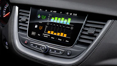 Vauxhall Grandland X Hybrid4 - infotainment