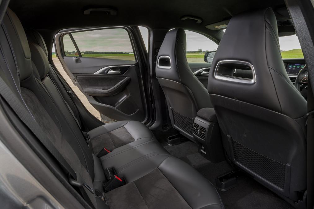 Used Infinti Q30 - rear seats