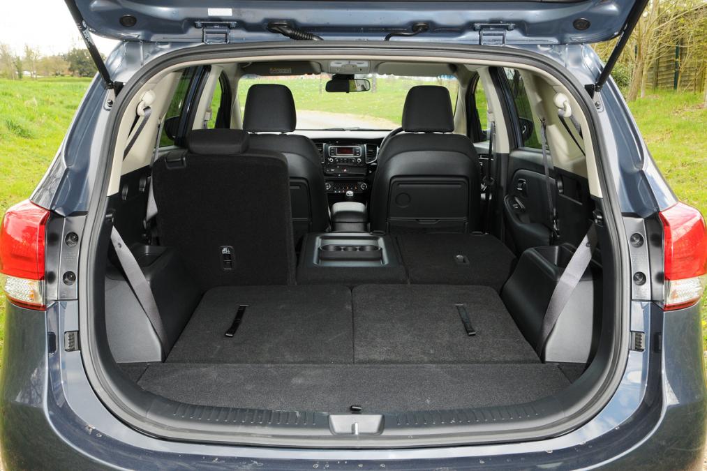 Used Kia Carens - boot