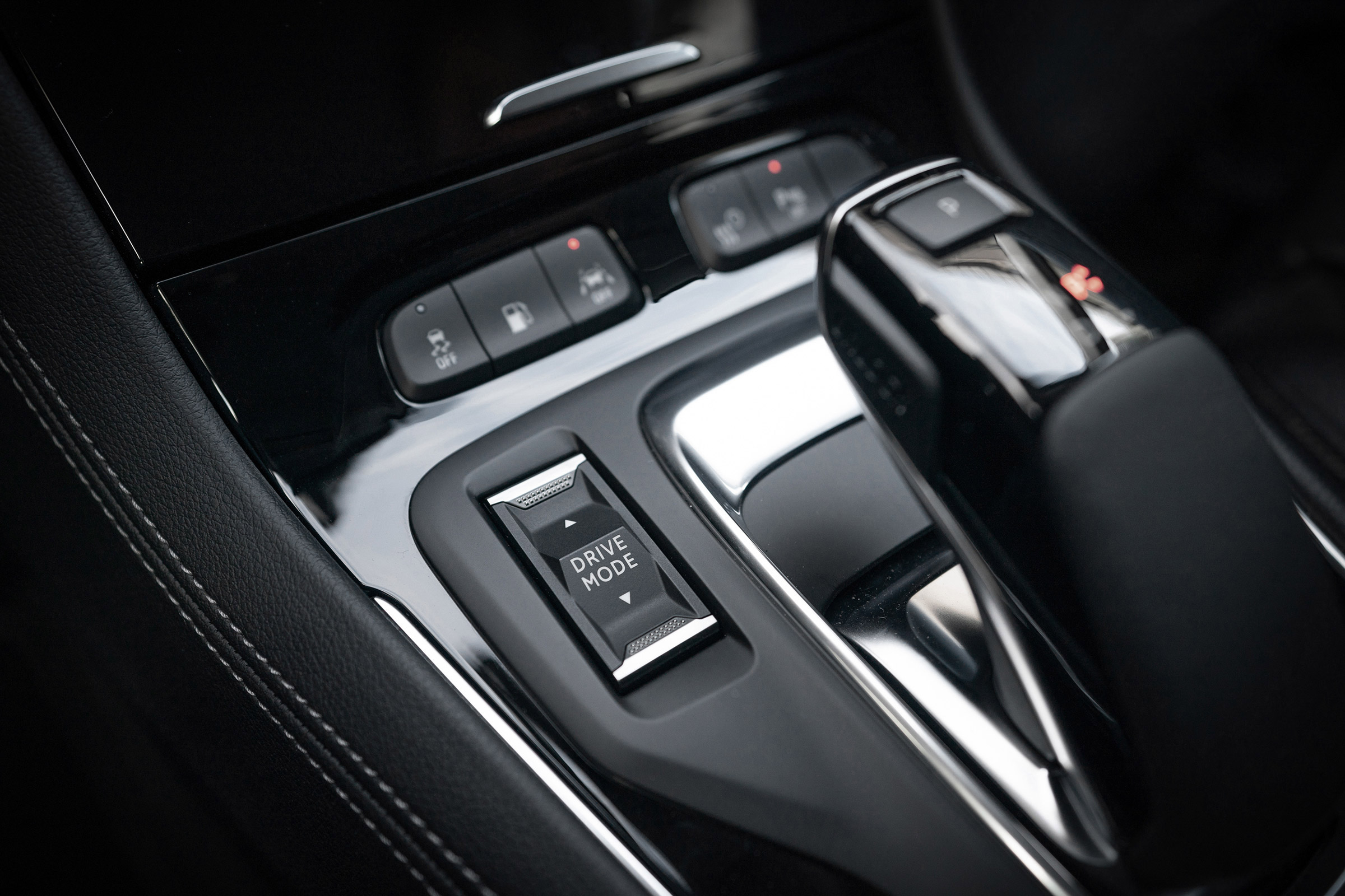 Vauxhall Grandland X Hybrid4 - centre console