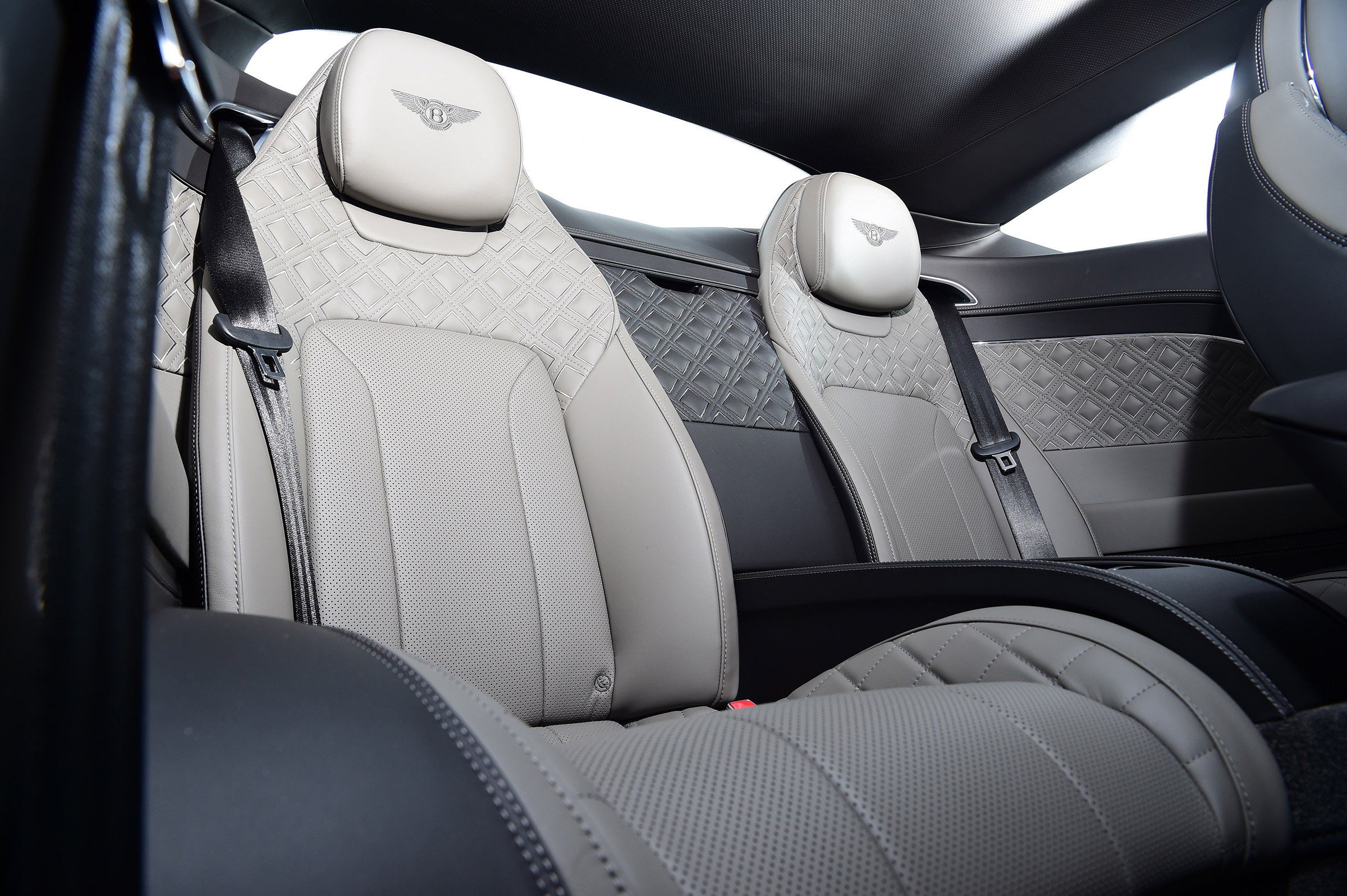 Bentley Continental GT V8 - rear seats