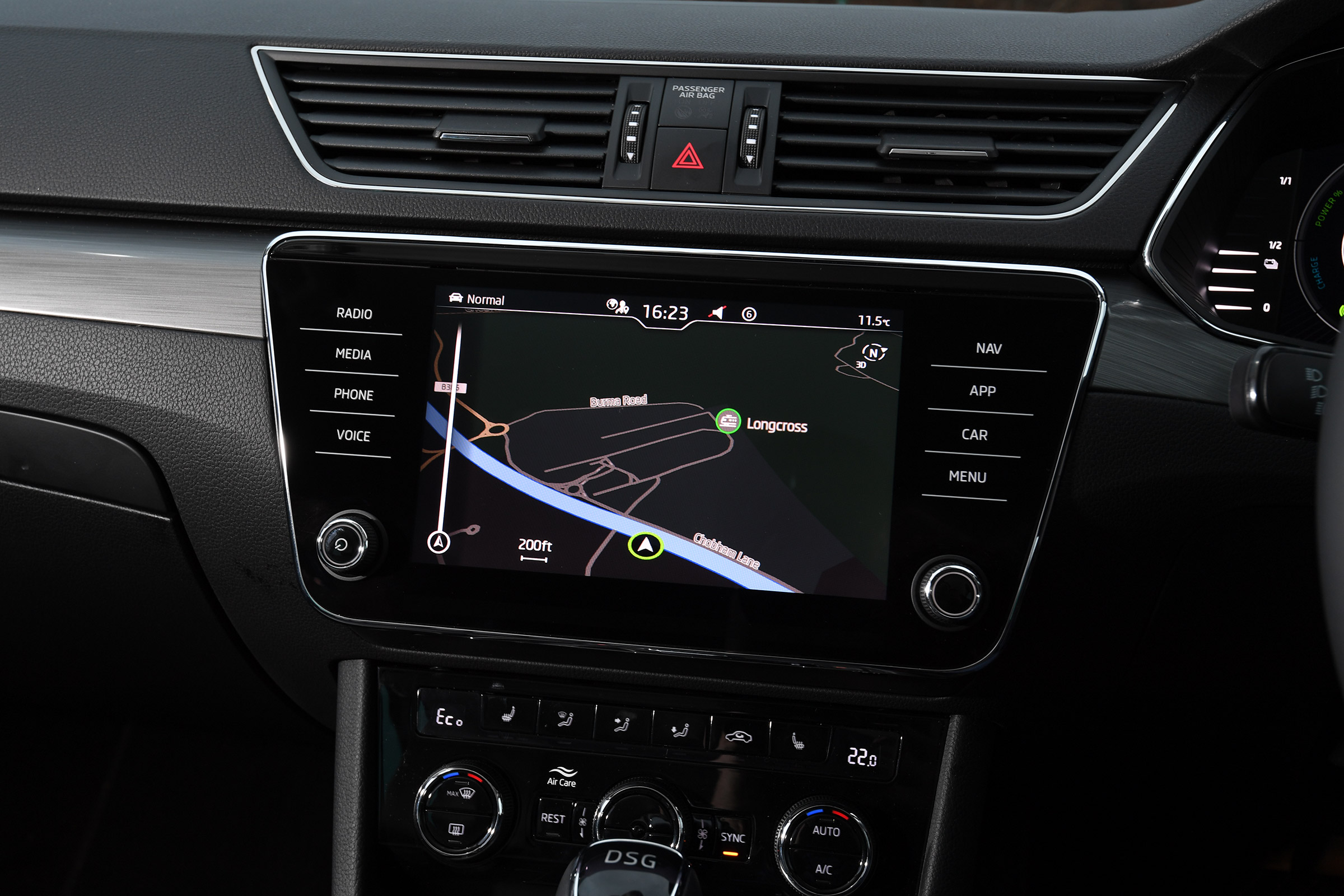 Skoda Superb iV Estate - sat-nav