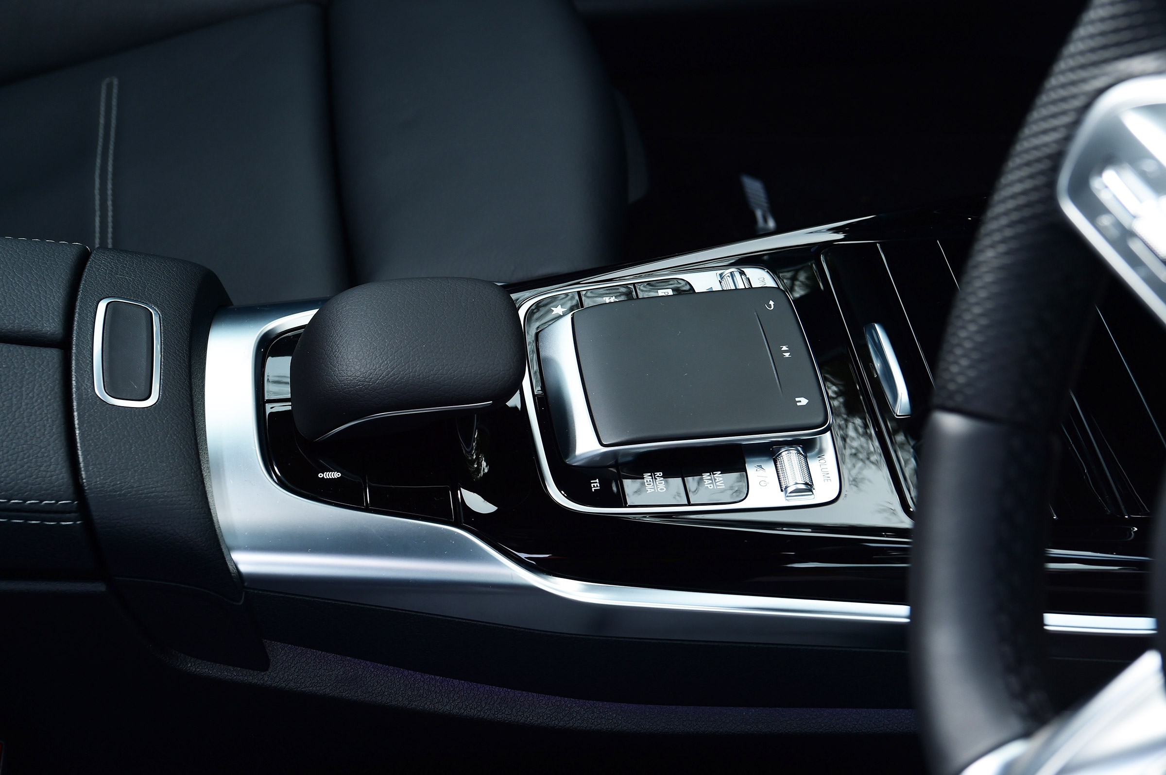 Mercedes-AMG CLA 35 - centre console