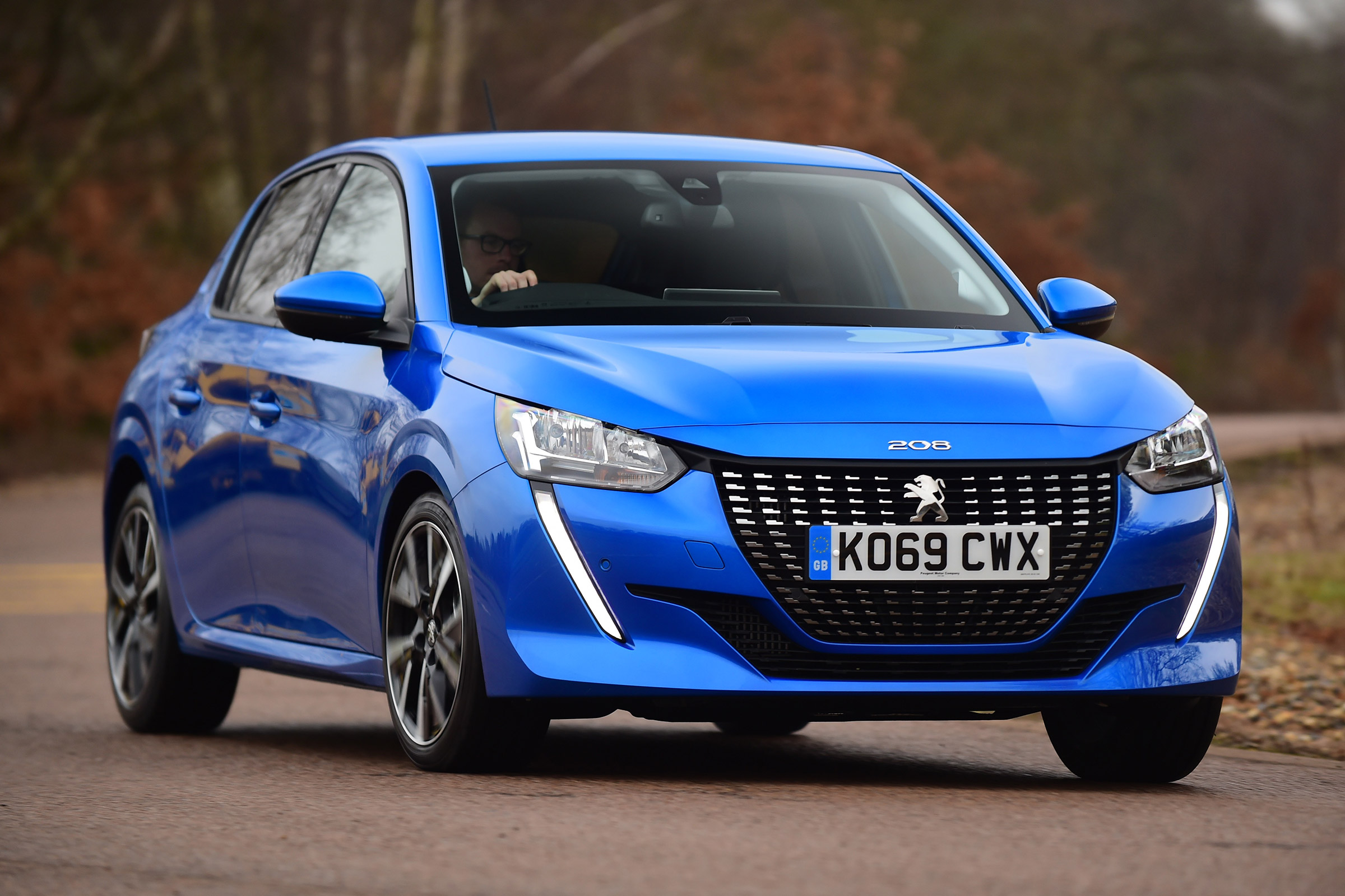 Peugeot 208 - front cornering