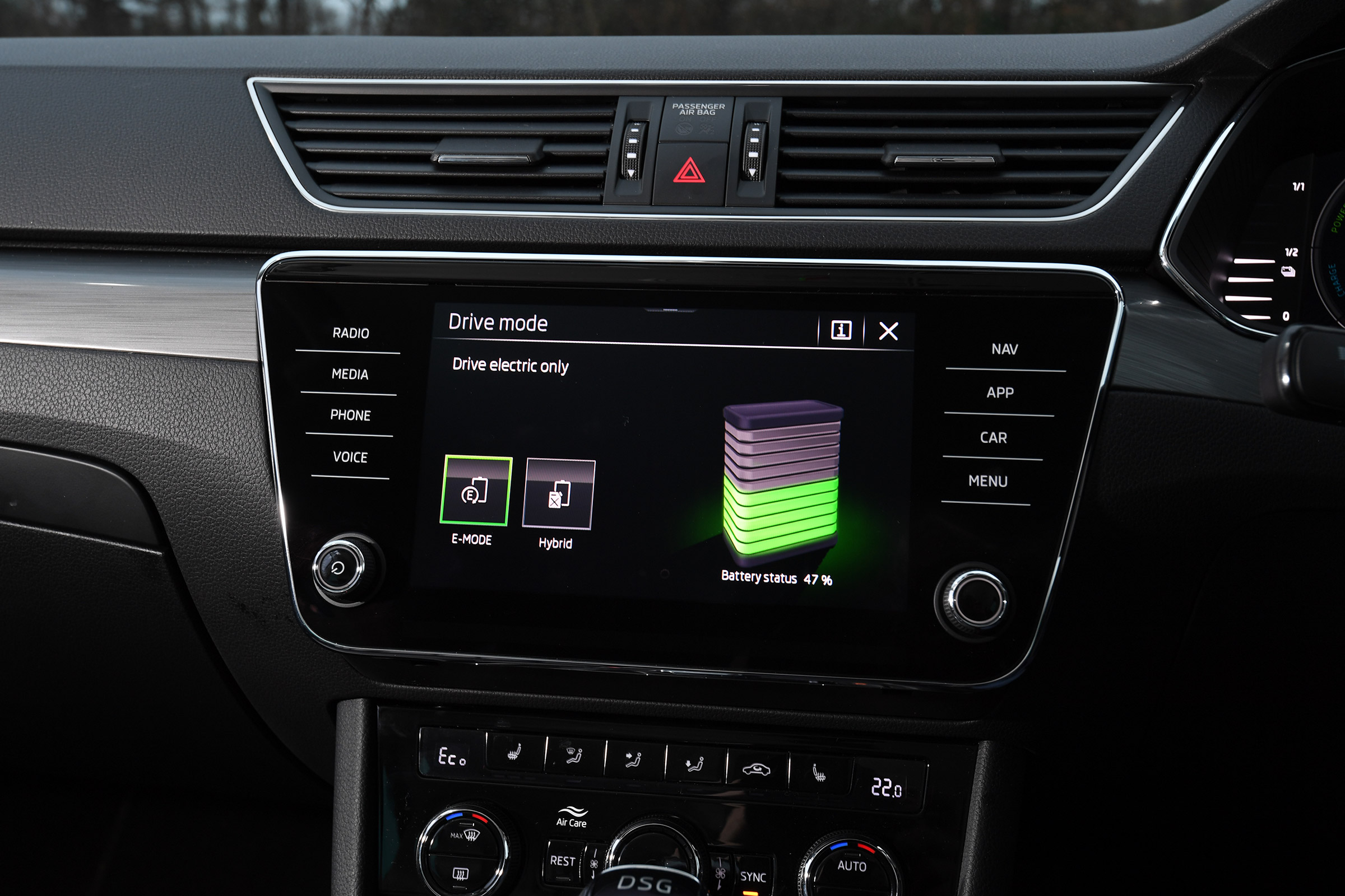Skoda Superb iV Estate - infotainment