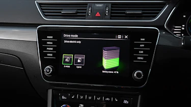 Skoda Superb iV Estate - infotainment